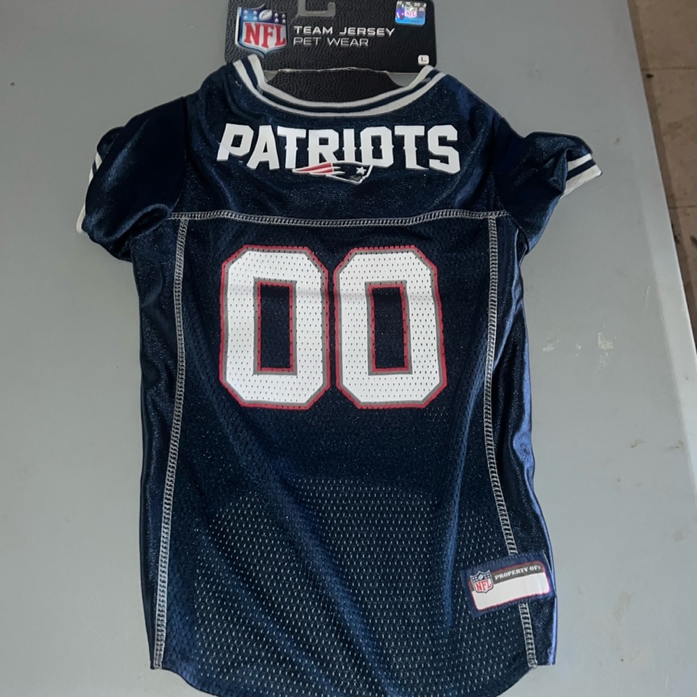 New NFL Patriots Jersey, Large. Length 20-24”